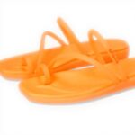 Crocs Miami Toe Loop Sandal Femme Sandale plate Confortable