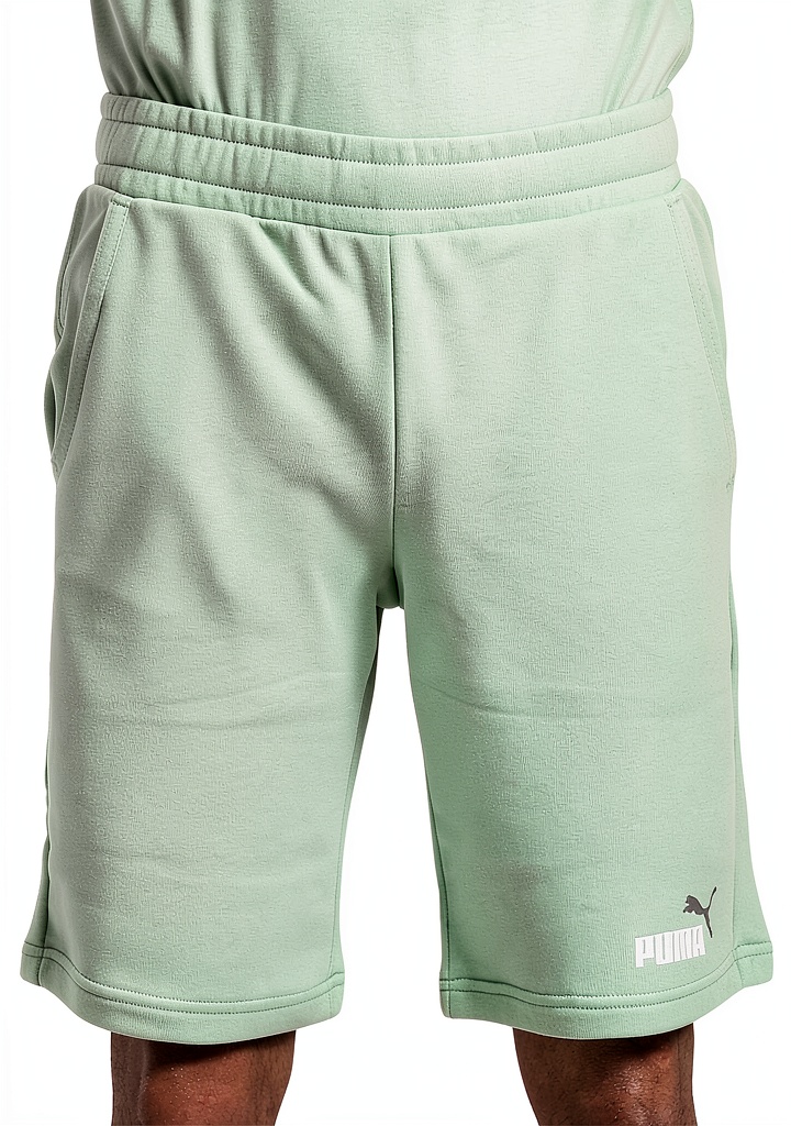 Short de sport Puma homme porté lors d'une séance de fitness